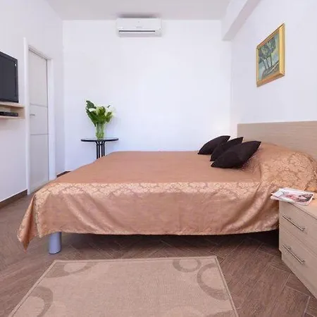 Apartments Evelj - Comfort Studio With Shared Terrace And Sea View *