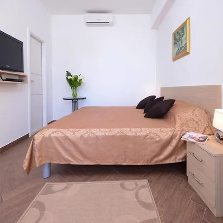 Apartments Evelj - Comfort Studio With Shared Terrace And Sea View